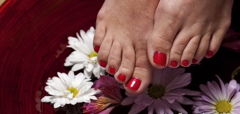 Using Foot Spa Oils To Indulge Your Feet - Featured Image